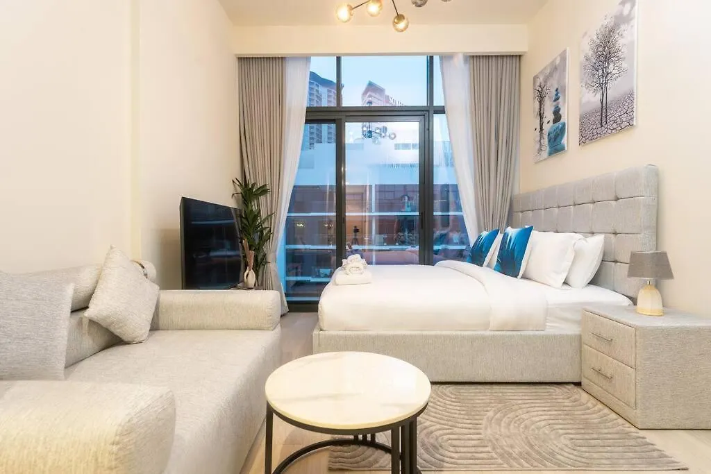 Cozy Studio Retreat With Balcony In Meydan City Dubai